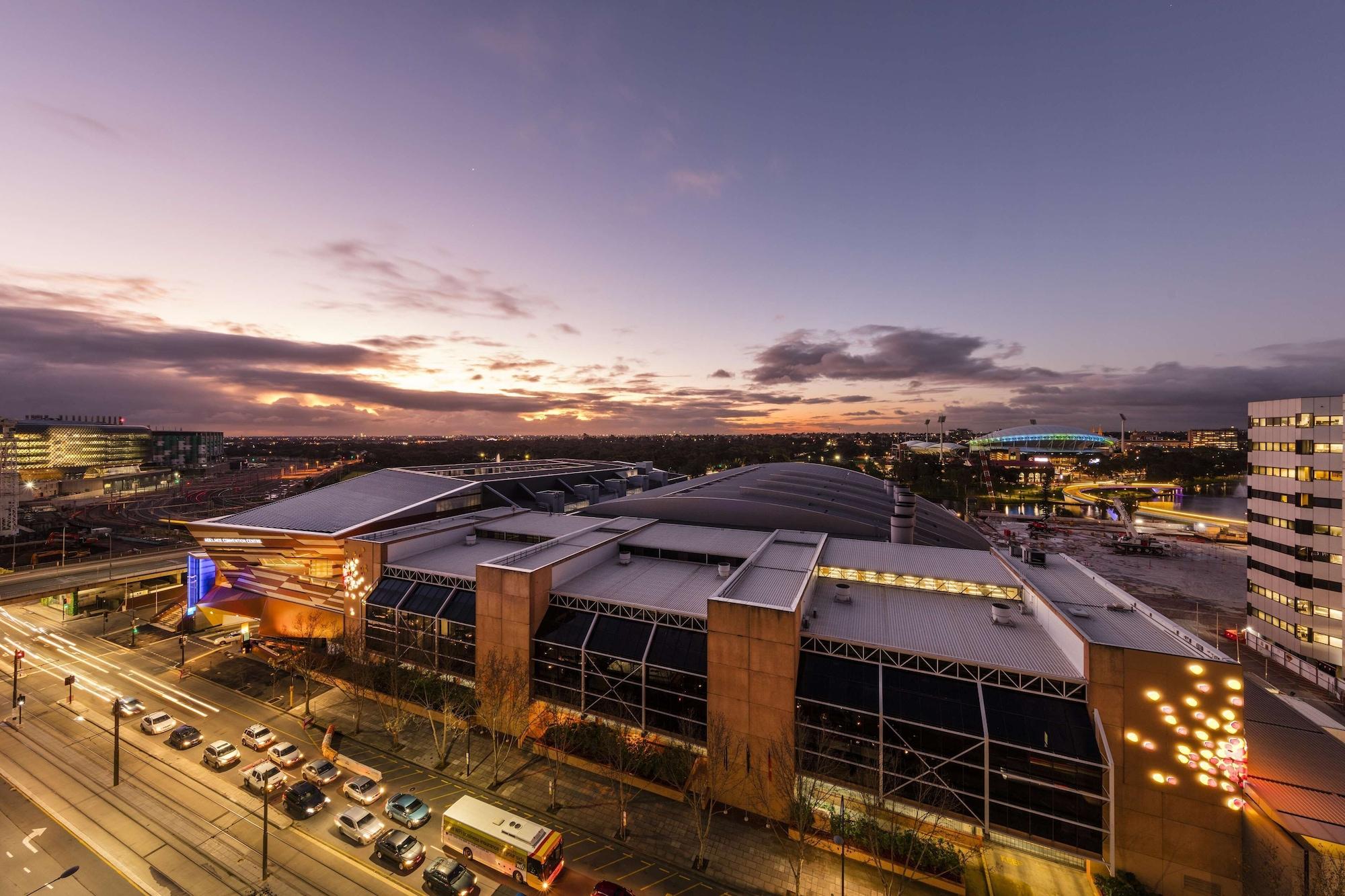 Oaks Adelaide Horizons Suites Экстерьер фото