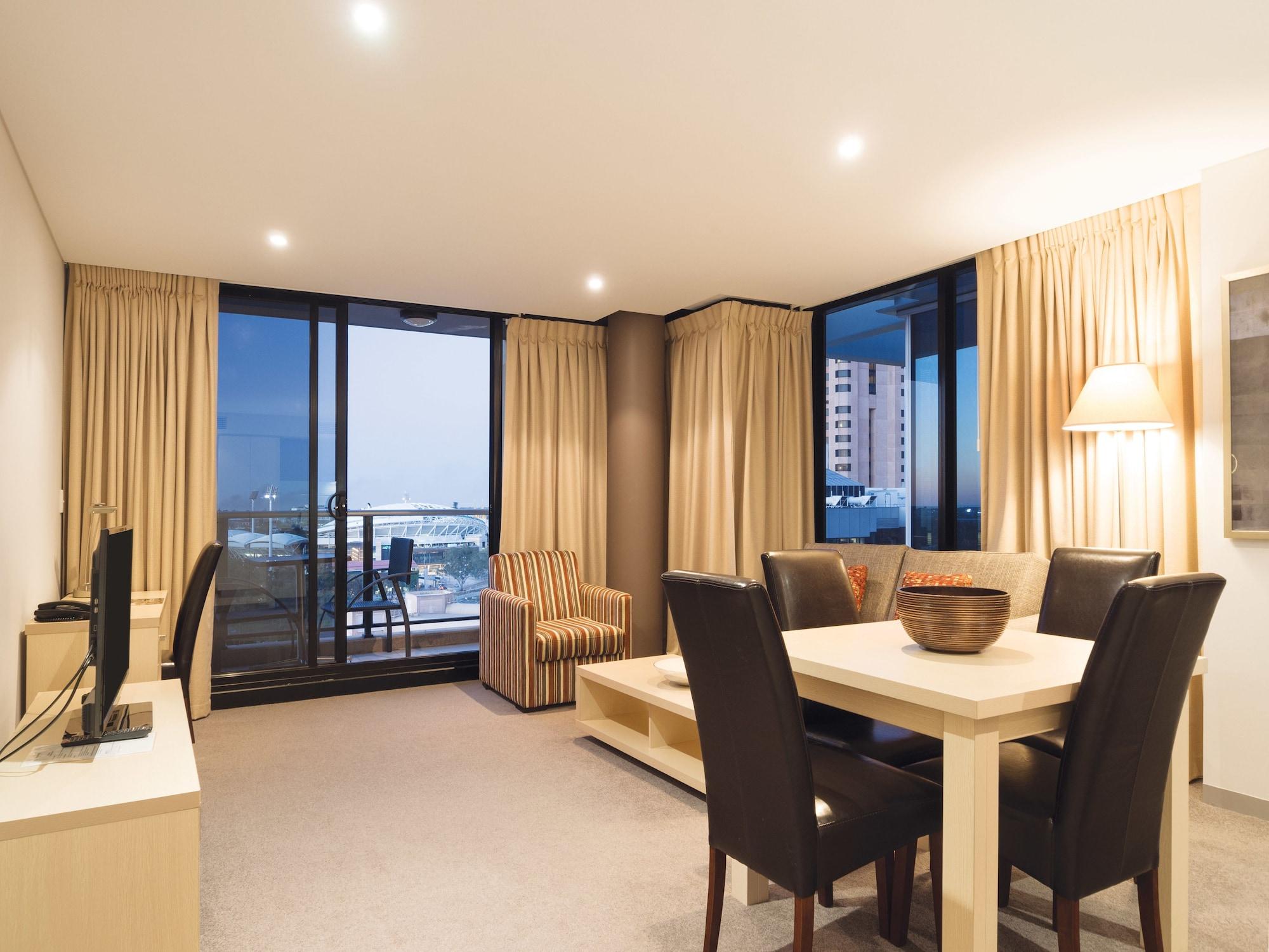 Oaks Adelaide Horizons Suites Экстерьер фото