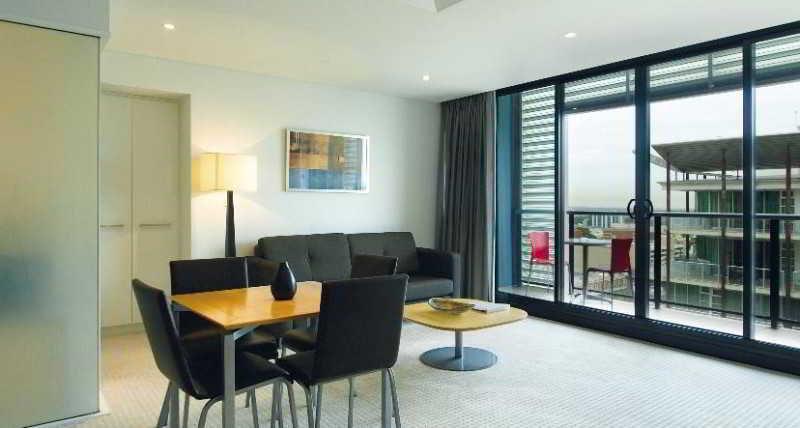 Oaks Adelaide Horizons Suites Экстерьер фото