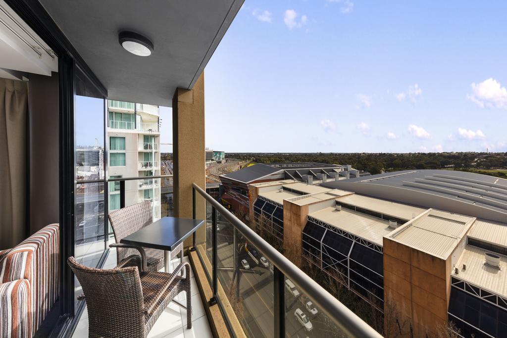 Oaks Adelaide Horizons Suites Экстерьер фото