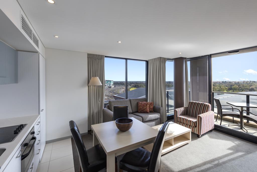 Oaks Adelaide Horizons Suites Экстерьер фото