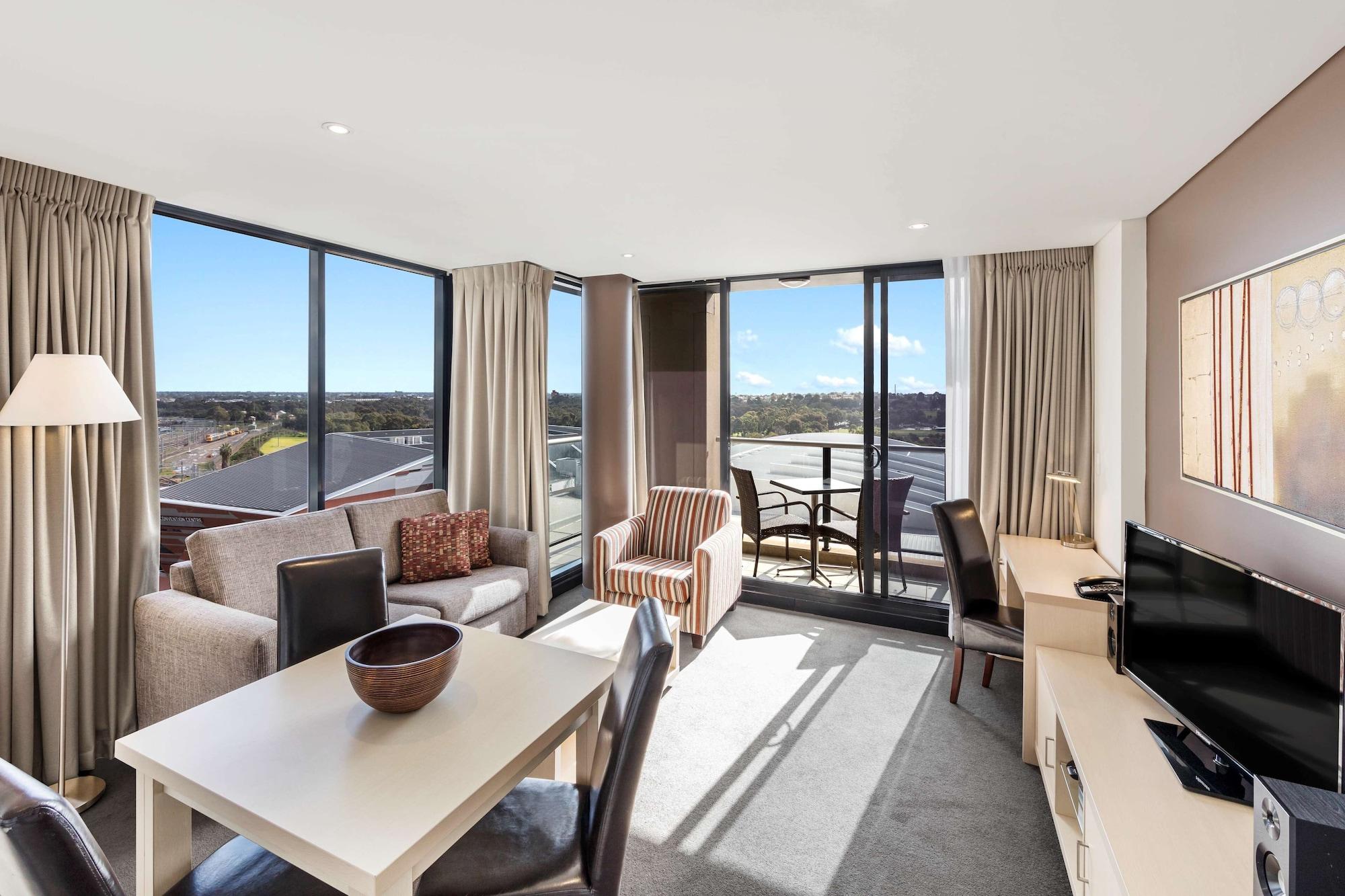 Oaks Adelaide Horizons Suites Экстерьер фото