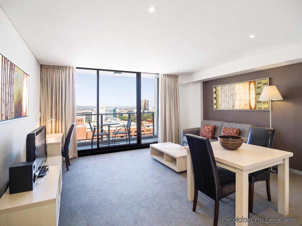 Oaks Adelaide Horizons Suites Экстерьер фото