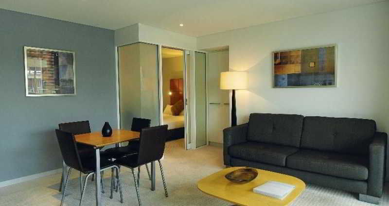 Oaks Adelaide Horizons Suites Экстерьер фото