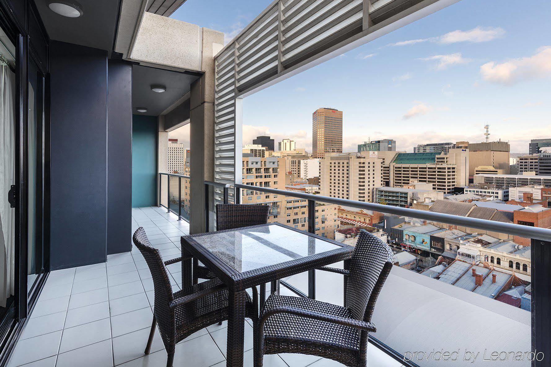 Oaks Adelaide Horizons Suites Экстерьер фото
