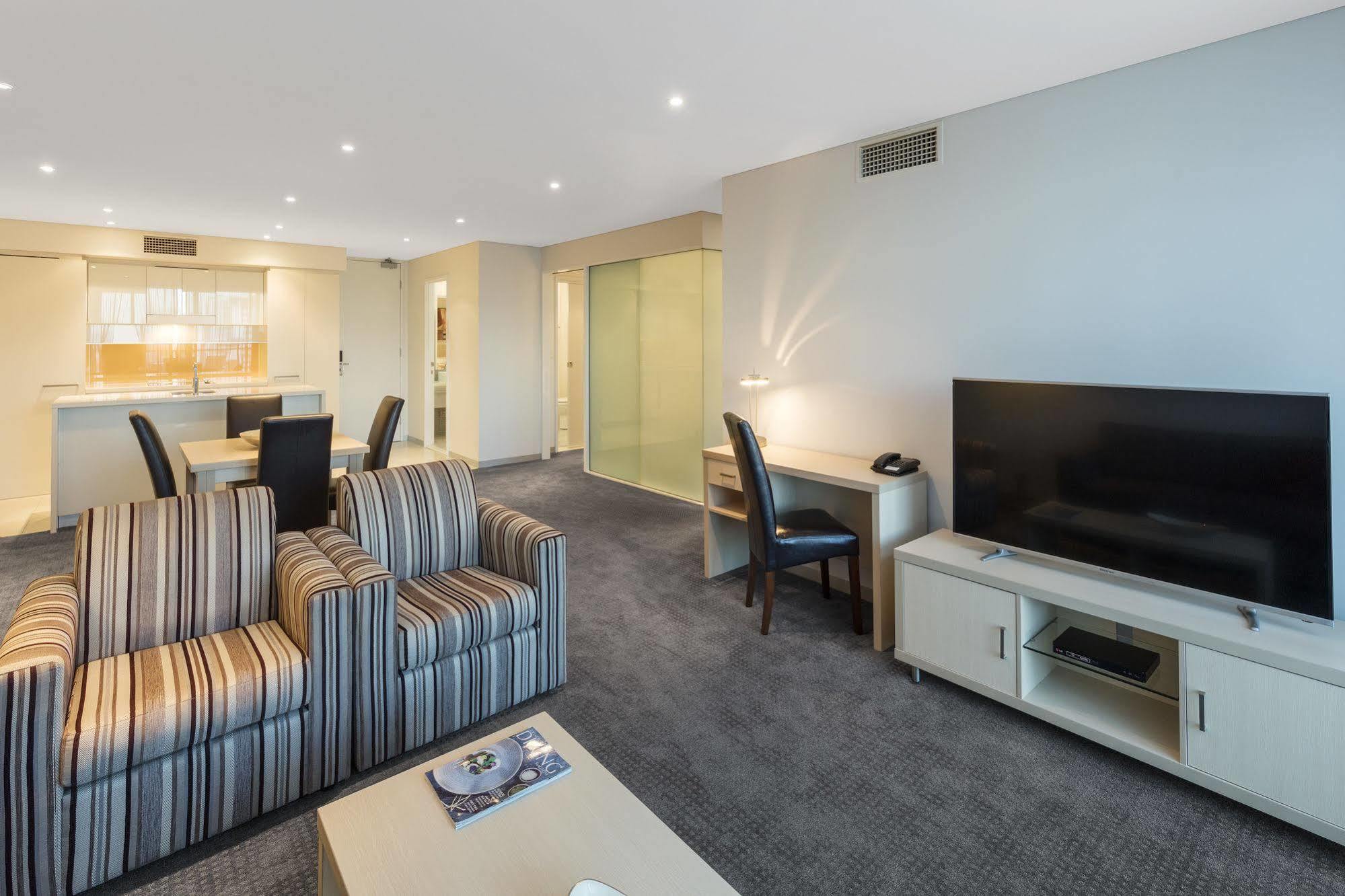 Oaks Adelaide Horizons Suites Экстерьер фото