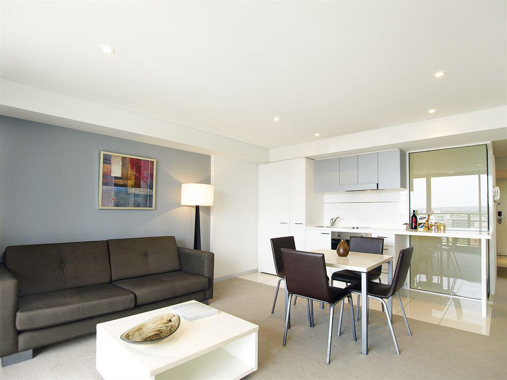 Oaks Adelaide Horizons Suites Экстерьер фото